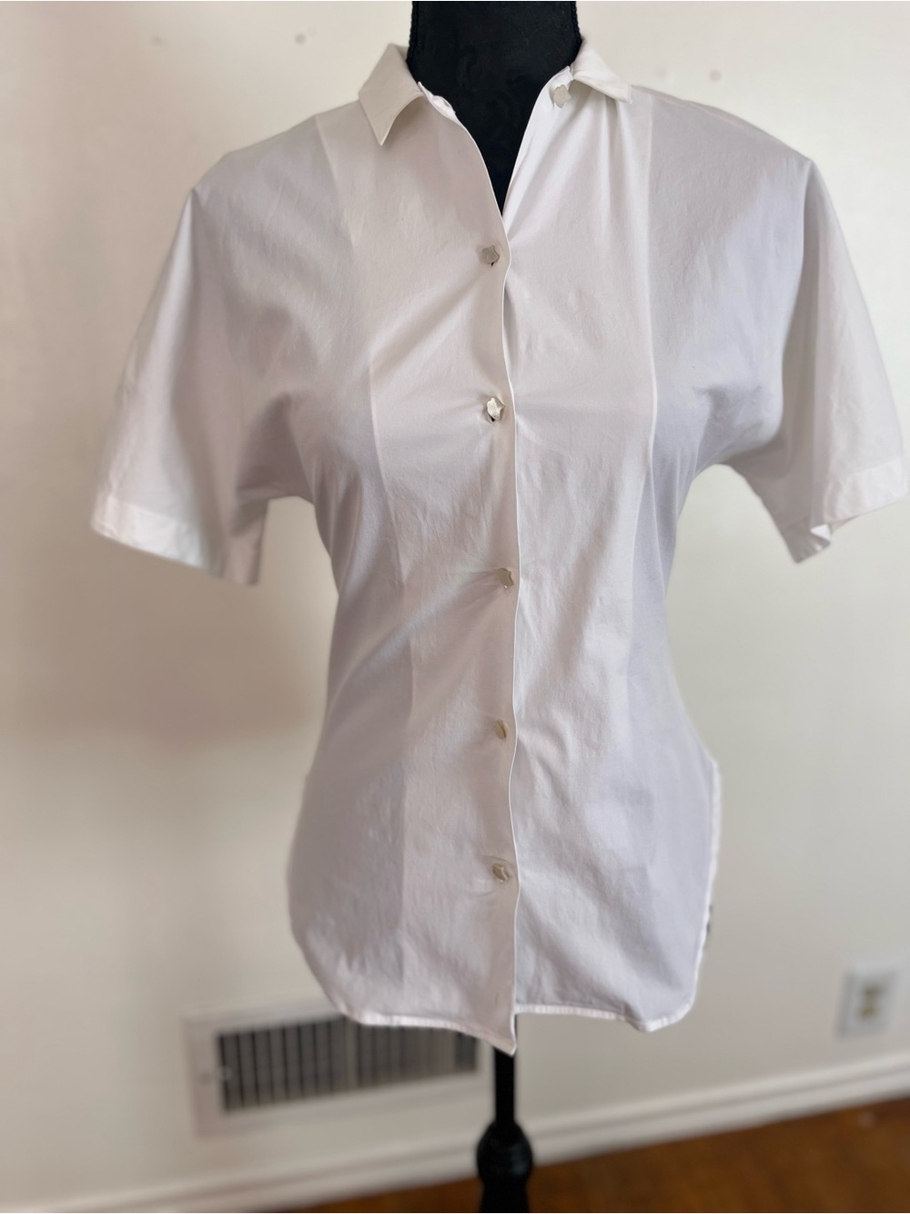 The Row Classic White Short-Sleeve Button-Down Shirt - Picture 3 of 8